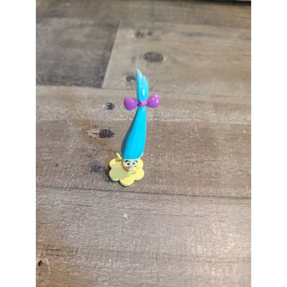 Trolls smidge blue hair yellow toy figure - Picture 1 of 5